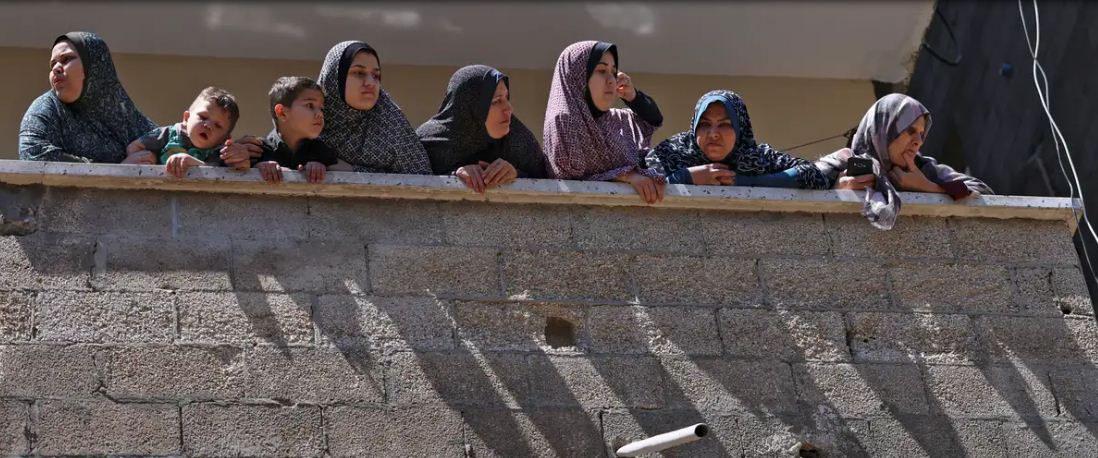 गजा: फोन की मरम्मत के लिए महिलाओं को महिलाओं की तलाश