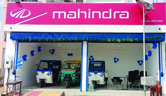 अत्याधुनिक खुबियों वाले महिंद्रा इलेक्ट्रिक थ्री  व्हीलर लाया रालास मोटर्स का भव्य नया शोरूम 