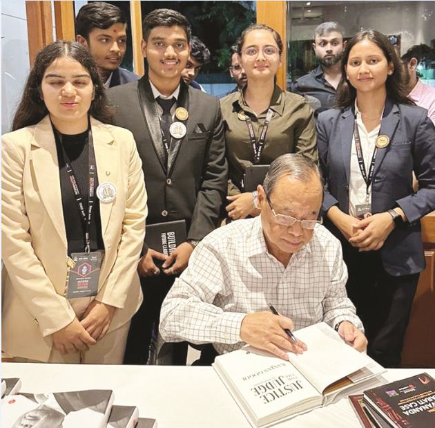 छात्र संसद के इंटर एग्जाम में रायपुर की सृष्टि का चयन