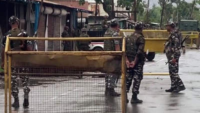 मणिपुर में दो समूहों में गोलीबारी में दो की मौत, चार घायल मणिपुर में दो समूहों में गोलीबारी में दो की मौत, चार घायल