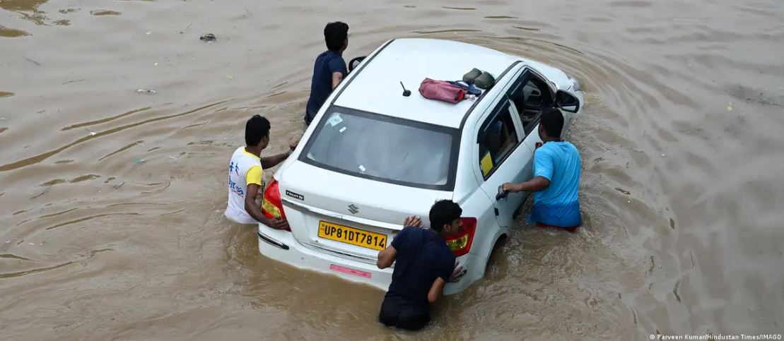 उत्तर भारत के कई राज्यों में भारी बारिश के बाद तबाही