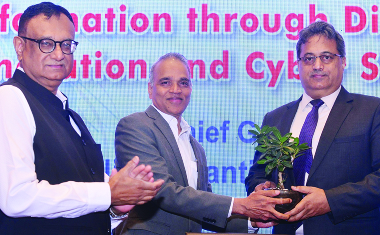 परिवर्तन की आंतरिक दर बाहरी दुनिया के परिवर्तनों से अधिक होनी चाहिए-भट्टाचार्य