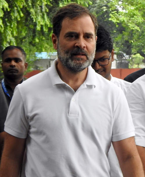 राहुल ने ईयू संसद में भारत के आंतरिक मामले पर चर्चा पर चुप्पी को लेकर पीएम मोदी पर साधा निशाना राहुल ने ईयू संसद में भारत के आंतरिक मामले पर चर्चा पर चुप्पी को लेकर पीएम मोदी पर साधा निशाना
