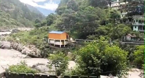 चमोली हादसा का वीडियो आया सामने, भाग कर जान बचाते दिखे लोग चमोली हादसा का वीडियो आया सामने, भाग कर जान बचाते दिखे लोग