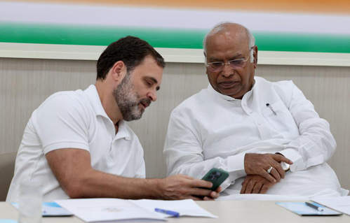 खड़गे व राहुल 9 अगस्त को राजस्थान में आदिवासियों को करेंगे संबोधित खड़गे व राहुल 9 अगस्त को राजस्थान में आदिवासियों को करेंगे संबोधित