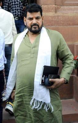 बृजभूषण शरण सिंह की जमानत का विरोध न करने पर दिल्ली पुलिस पर क्यों उठ रहे सवाल?