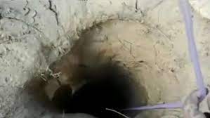 बिहार :बोरवेल में गिरे बच्चे को करीब आठ घंटे की मशक्कत के बाद सुरक्षित निकाला गया