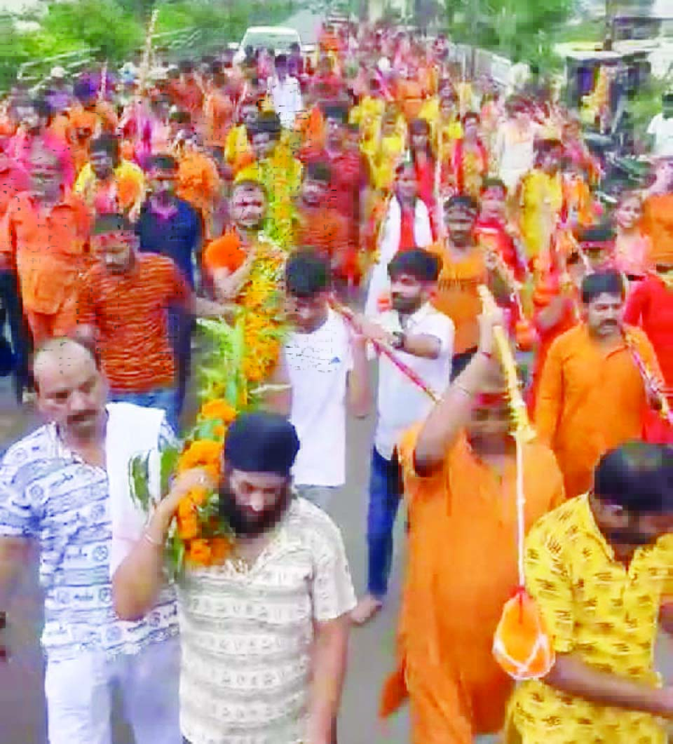 महादेव घाट से गुलमोहर पार्क तारकेश्वर महादेव मंदिर निकली भव्य कावड़ यात्रा