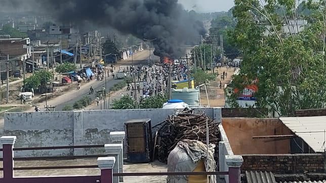हरियाणा: मेवात में सांप्रदायिक हिंसा के बाद तनाव, मुख्यमंत्री ने कहा- होगी सख़्त कार्रवाई हरियाणा: मेवात में सांप्रदायिक हिंसा के बाद तनाव, मुख्यमंत्री ने कहा- होगी सख़्त कार्रवाई