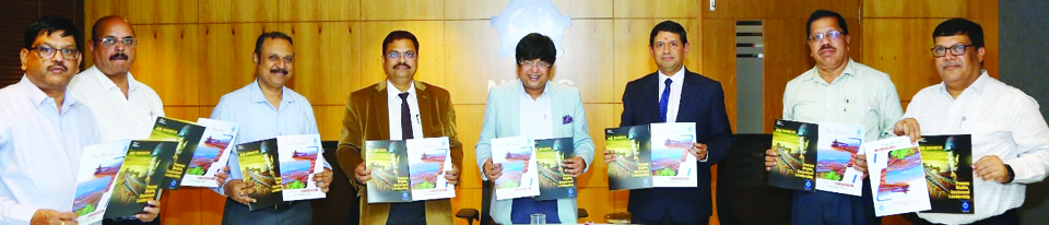 एनएमडीसी ने ग्राहक पोर्टल और उत्पाद ब्राशर का किया शुभारंभ 