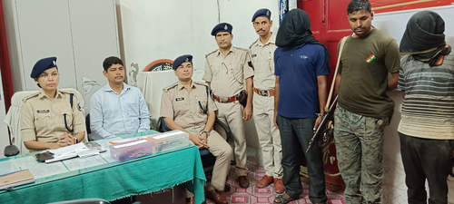 बिहार में हथियार के साथ 2 हार्डकोर नक्सली गिरफ्तार, लेवी की रसीद भी बरामद बिहार में हथियार के साथ 2 हार्डकोर नक्सली गिरफ्तार, लेवी की रसीद भी बरामद