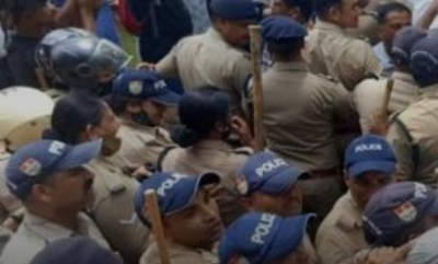 खंडवा में कांवड़ यात्रा पर पथराव, पुलिस ने किया लाठी चार्ज खंडवा में कांवड़ यात्रा पर पथराव, पुलिस ने किया लाठी चार्ज