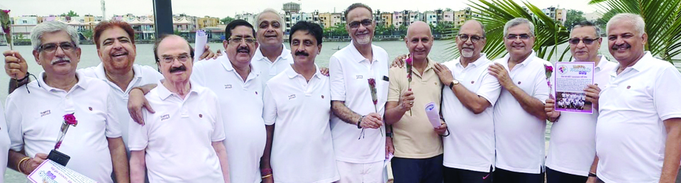 हैप्पी ग्रुप ने मरीन ड्राईव पर मनाया फ्रैंडशिप-डे 
