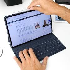 लैपटॉप-टैबलेट के आयात पर बैन के फैसले को सरकार ने क्यों टाला?