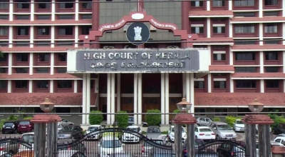 हॉस्टल में भेदभाव के खिलाफ 33 छात्राएं पहुंचीं केरल हाईकोर्ट हॉस्टल में भेदभाव के खिलाफ 33 छात्राएं पहुंचीं केरल हाईकोर्ट