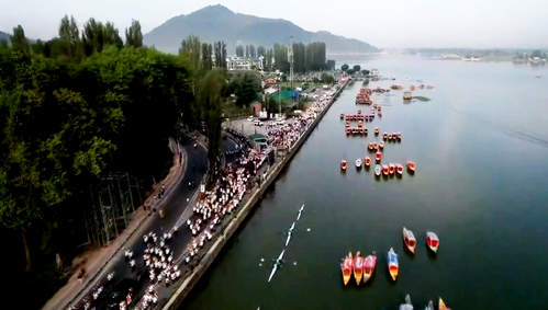 श्रीनगर तिरंगा रैली में जबरदस्त भागीदारी पर एलजी ने कहा 'कश्मीर में बदलाव का सबूत'