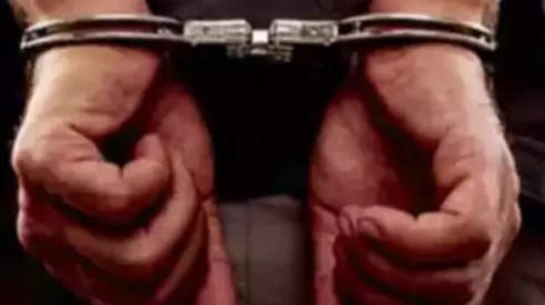 दिल्ली : एक शख्स से 3.5 करोड़ रुपये की धोखाधड़ी करने के आरोप में 2 लोग गिरफ्तार दिल्ली : एक शख्स से 3.5 करोड़ रुपये की धोखाधड़ी करने के आरोप में 2 लोग गिरफ्तार