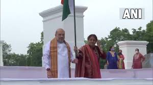 हर घर तिरंगा अभियान के तहत गृह मंत्री शाह ने अपने आवास पर फहराया तिरंगा