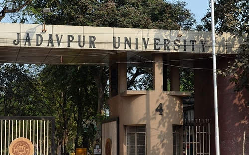जादवपुर विश्वविद्यालय में रैगिंग से जुड़ी मौत मामले में चार और गिरफ्तार जादवपुर विश्वविद्यालय में रैगिंग से जुड़ी मौत मामले में चार और गिरफ्तार