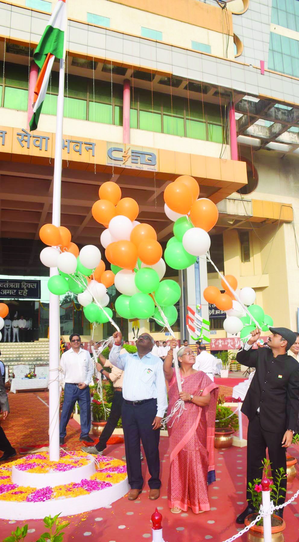 पावर कंपनी में चेयरमेन आनंद द्वारा ध्वजारोहण