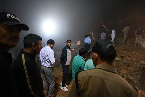 टिहरी भूस्खलन के बाद एसडीआरएफ ने मलबे से 5 शव निकाले