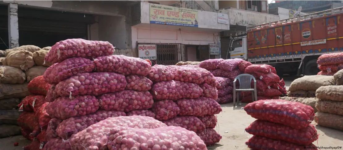 प्याज पर 40 प्रतिशत निर्यात शुल्क लगाने के विरोध में किसान