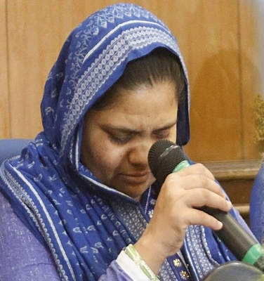 बिलकिस के दोषी यह नहीं कह सकते- सजा माफी के आदेश पर सवाल नहीं उठाया जा सकता : सुप्रीम कोर्ट बिलकिस के दोषी यह नहीं कह सकते- सजा माफी के आदेश पर सवाल नहीं उठाया जा सकता : सुप्रीम कोर्ट