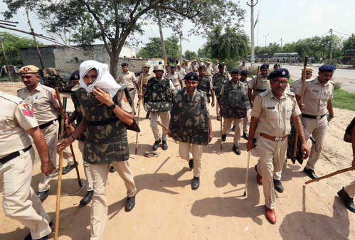 नूंह में हिंसा के संदिग्ध को पकड़ने गई पुलिस टीम पर हमला