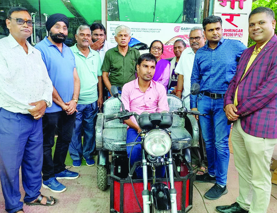 चरामेति फाउंडेशन ने शिव कुमार को दी इलेक्ट्रिक स्कूटर