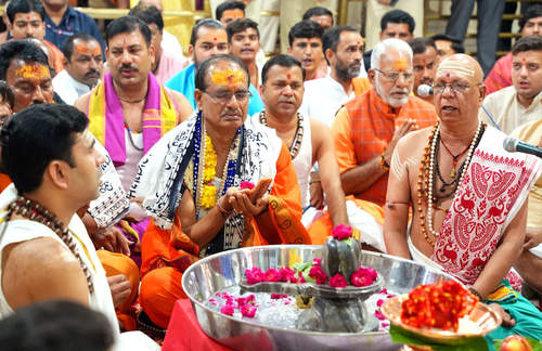 मप्र में सूखे के आसार, शिवराज पहुंचे महाकाल मप्र में सूखे के आसार, शिवराज पहुंचे महाकाल