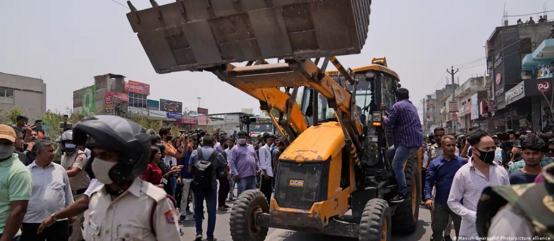 जी20 बैठक के लिए सजी दिल्ली लेकिन उजड़े कई घर
