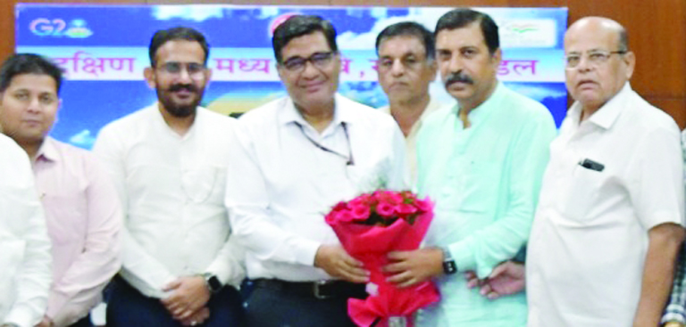 निरस्त-विलंब दिक्कतें, रेल मंडल प्रबंधक को कैट ने कराया अवगत