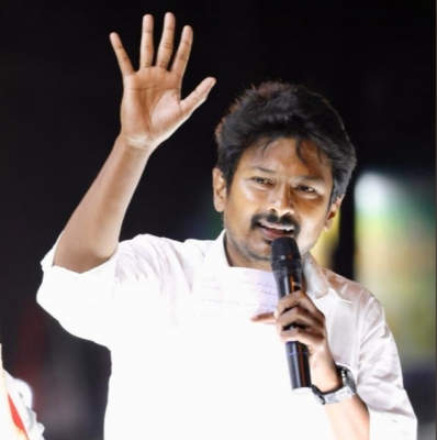 उदयनिधि के बयान से राजनीतिक दलों में हलचल, अन्नाद्रमुक सावधानी से बढ़ा रही कदम उदयनिधि के बयान से राजनीतिक दलों में हलचल, अन्नाद्रमुक सावधानी से बढ़ा रही कदम