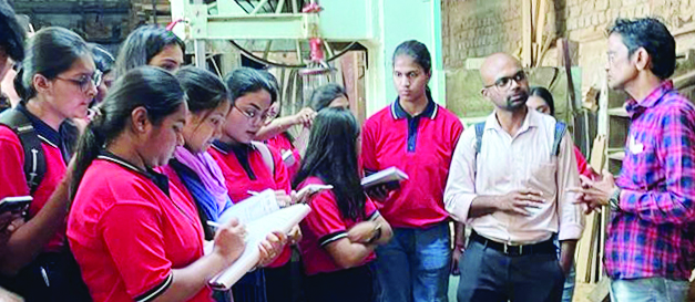 इमारती लकड़ी के व्यावहारिक पहलुओं को समझने मैक विद्यार्थियों का बाजार सर्वेक्षण