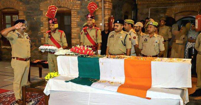 मिडिल क्लास मनुष्यता विरोधी लगने लगा है...