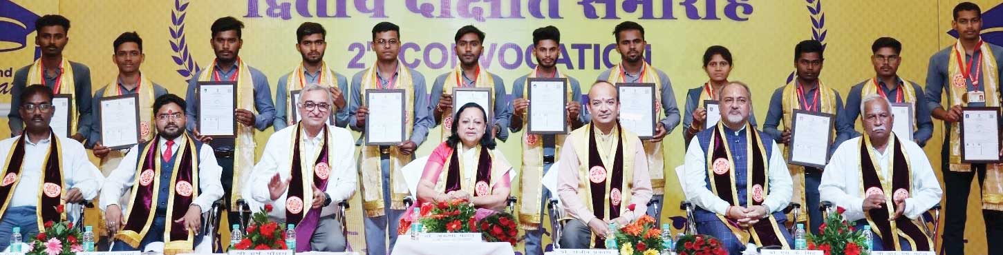 एसआरयू में श्री रावतपुरा सरकार प्राइवेट आईटीआई द्वितीय दीक्षांत समारोह