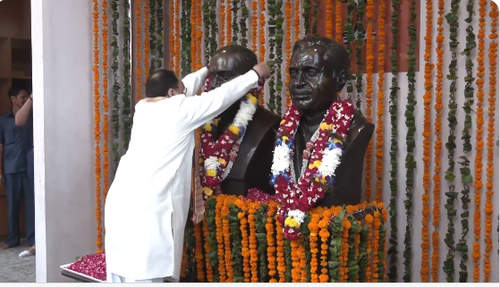 नड्डा ने भाजपा मुख्यालय में पंडित दीनदयाल उपाध्याय की प्रतिमा पर पुष्पांजलि अर्पित कर दी श्रद्धांजलि नड्डा ने भाजपा मुख्यालय में पंडित दीनदयाल उपाध्याय की प्रतिमा पर पुष्पांजलि अर्पित कर दी श्रद्धांजलि