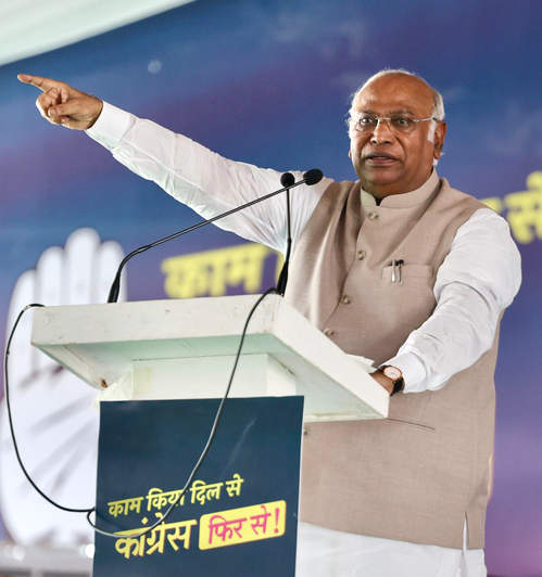 खड़गे ने बेरोजगारी पर भाजपा की आलोचना की, कहा - युवाओं को वर्षों से धोखा दिया जा रहा है खड़गे ने बेरोजगारी पर भाजपा की आलोचना की, कहा - युवाओं को वर्षों से धोखा दिया जा रहा है