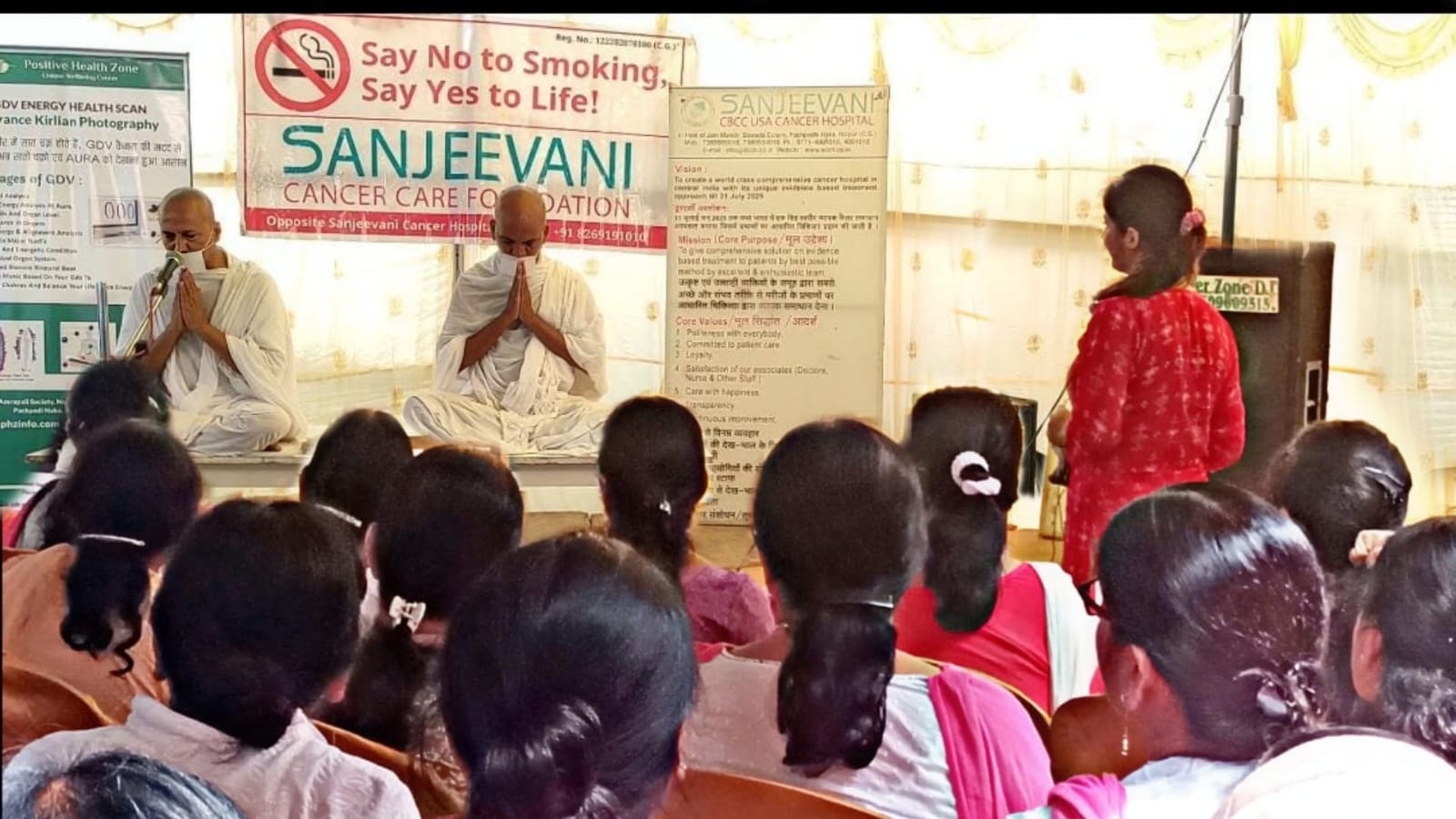 प्रवीण ऋषि द्वारा ध्यान व मार्गदर्शन का लाभ लेने कैंसर मरीजों की संजीवनी रायपुर में जुटी भीड़ प्रवीण ऋषि द्वारा ध्यान व मार्गदर्शन का लाभ लेने कैंसर मरीजों की संजीवनी रायपुर में जुटी भीड़