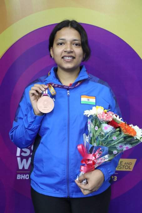 गोल्ड जीतकर भारतीय निशानेबाज सिफ्त कौर ने बनाया विश्व रिकॉर्ड गोल्ड जीतकर भारतीय निशानेबाज सिफ्त कौर ने बनाया विश्व रिकॉर्ड