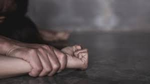 उज्जैन में सड़क पर खून से लथपथ मिली लड़की, जांच में बलात्कार की पुष्टि, एसआईटी गठित उज्जैन में सड़क पर खून से लथपथ मिली लड़की, जांच में बलात्कार की पुष्टि, एसआईटी गठित