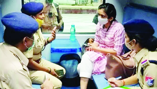 रेलवे सुरक्षा बल महिला सदस्याएं 13 स्टेशनों पर मौजूद रेलवे सुरक्षा बल महिला सदस्याएं 13 स्टेशनों पर मौजूद