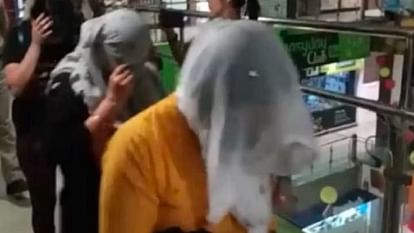 देहरादून में देह व्यापार का भंडाफोड, एक अभियुक्त गिरफ्तार, 3 लड़कियों को बचाया गया देहरादून में देह व्यापार का भंडाफोड, एक अभियुक्त गिरफ्तार, 3 लड़कियों को बचाया गया