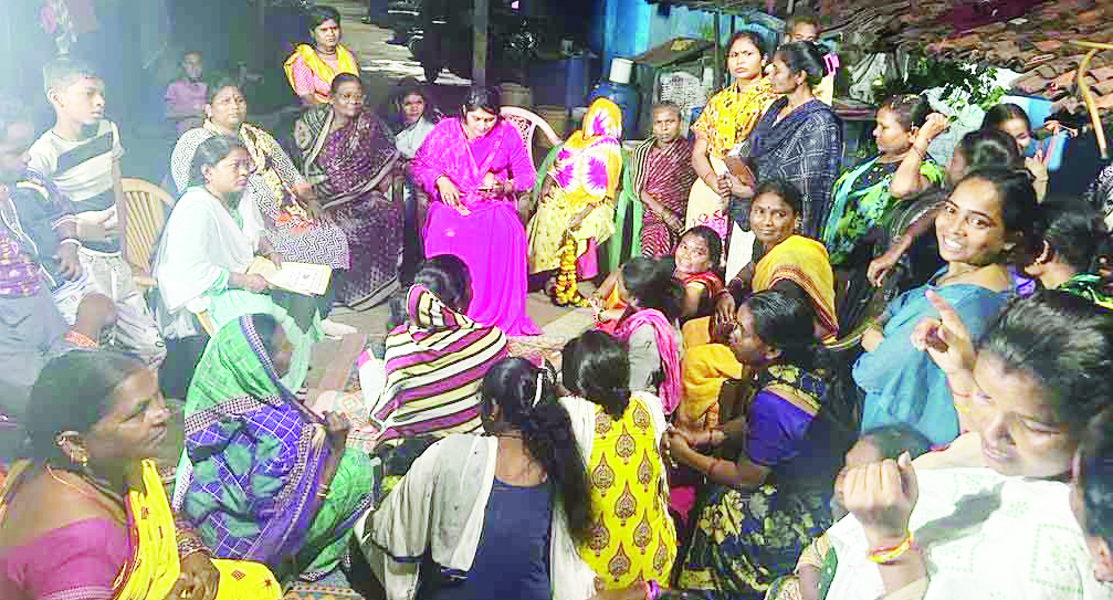 नुआखाई में शामिल होने झुग्गिवासियों में दिखा हर्ष का माहौल-सावित्री जगत नुआखाई में शामिल होने झुग्गिवासियों में दिखा हर्ष का माहौल-सावित्री जगत