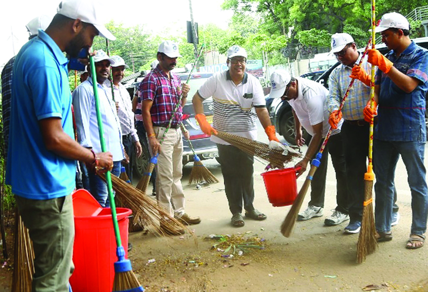 एनएमडीसी में मेगा स्वच्छता अभियान और पेंटिंग स्पर्धा एनएमडीसी में मेगा स्वच्छता अभियान और पेंटिंग स्पर्धा