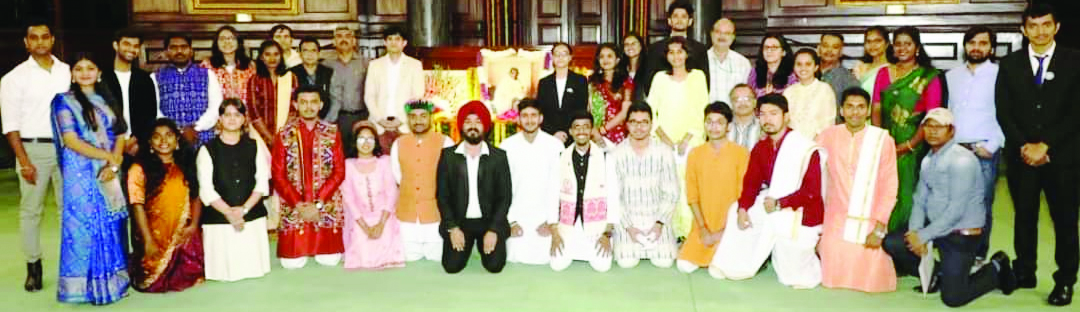 संसद प्राइड फ्लोरल ट्रिब्यूट  में ट्रिपलआईटी की भागीदारी