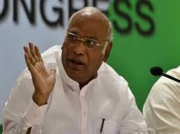 जाति जनगणना पर सरकार मौन, केंद्र में आए तो ओबीसी महिलाओं की भागीदारी के साथ आरक्षण लागू करेंगे: खरगे