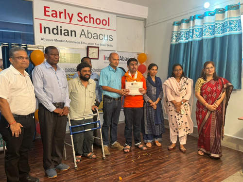 ऑटिज्म पीड़ित जमशेदपुर के किशोर ने बनाया इंडिया बुक रिकॉर्ड, 15 मिनट में हल किए गणित के 208 सवाल