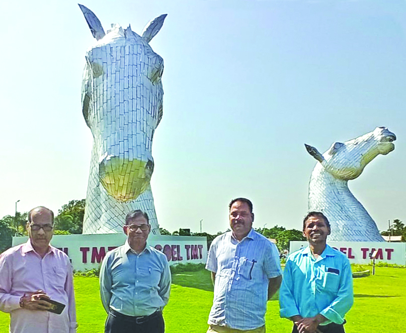 रायपुर एयरपोर्ट परिसर में मूर्तिकार अशोक की घोड़ा  कलाकृतियों की केंद्रीय संस्कृति मंत्रालय द्वारा प्रशंसा 