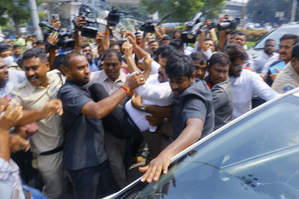 हैदराबाद में पुलिस ने तेलंगाना कांग्रेस प्रमुख को हिरासत में लिया